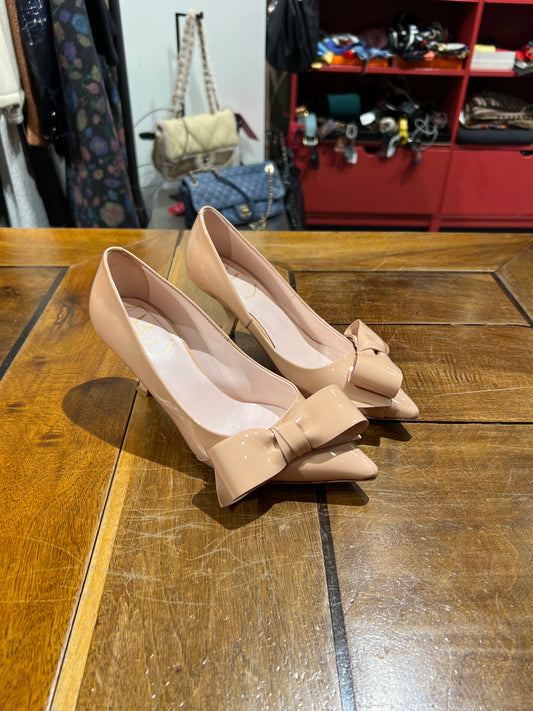 Roger Vivier nude bow pumps