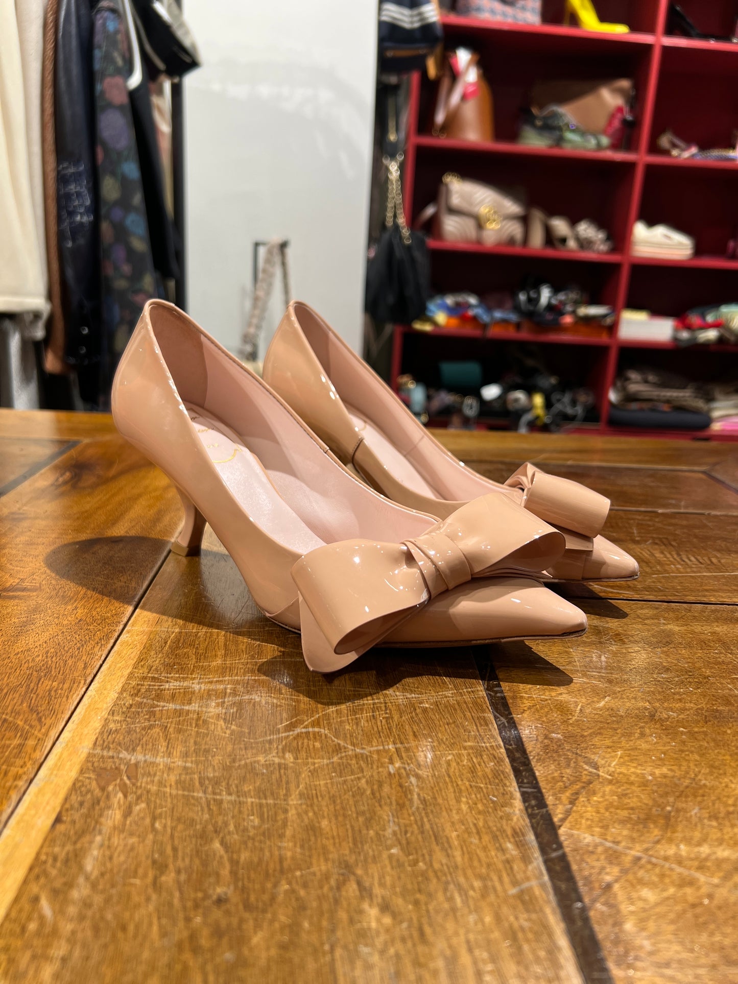 Roger Vivier nude bow pumps