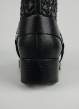 Carica l&#39;immagine nel visualizzatore di Gallery, Valentino Stivaletti Biker in pelle nera con borchie - N. 39 ½
