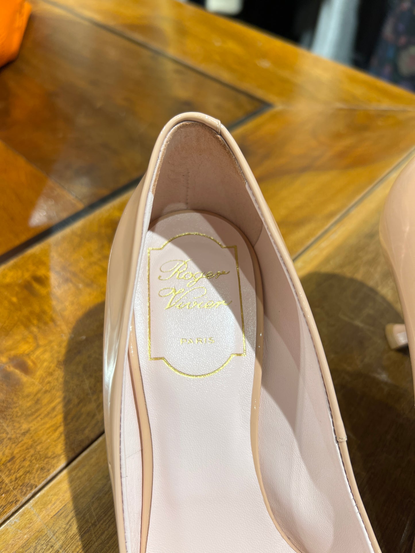 Roger Vivier nude bow pumps