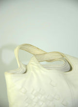 Carica l&#39;immagine nel visualizzatore di Gallery, Bottega Veneta Borsina in pelle bianca
