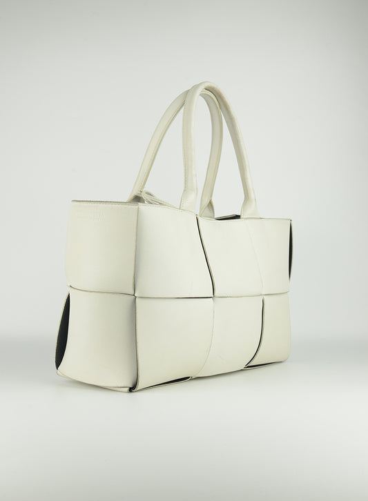 Bottega Veneta Borsa Tote Arco in pelle bianca