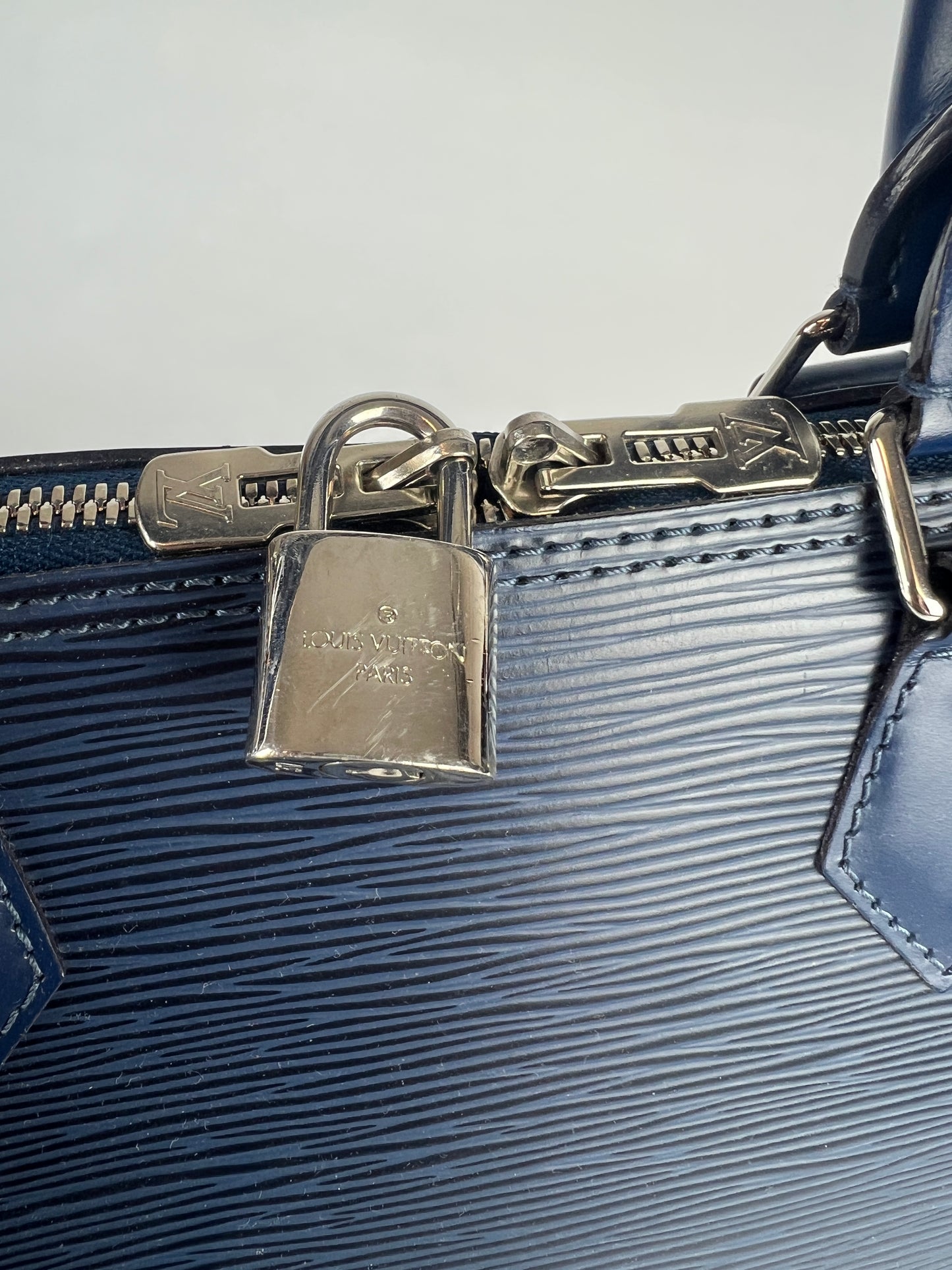 Louis Vuitton Alma Large epi blu