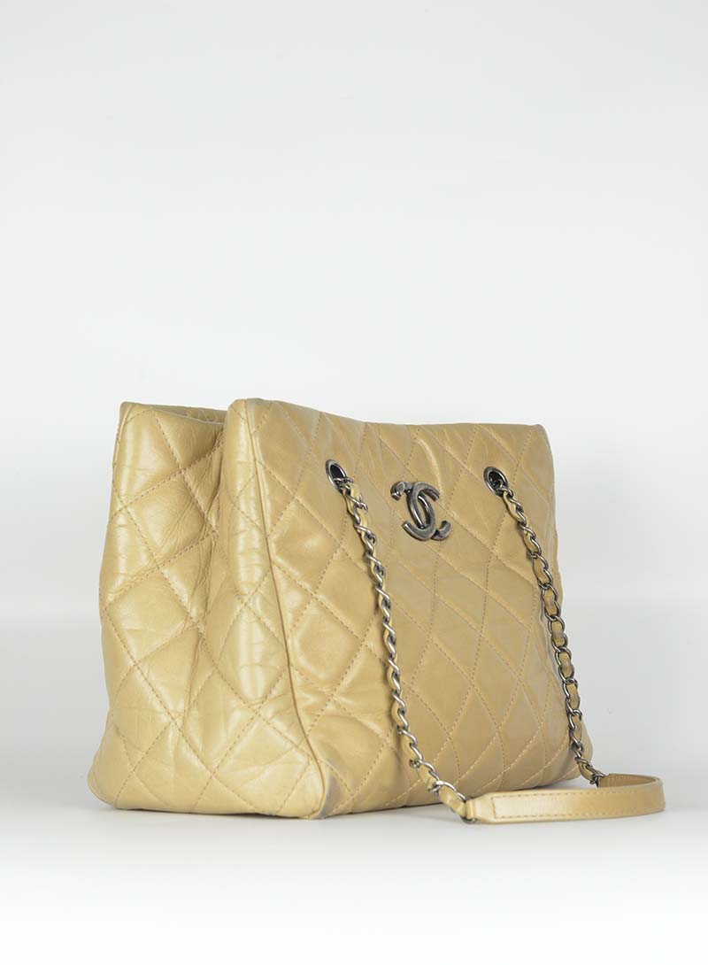 Chanel Shopper in beige Matelassé leather