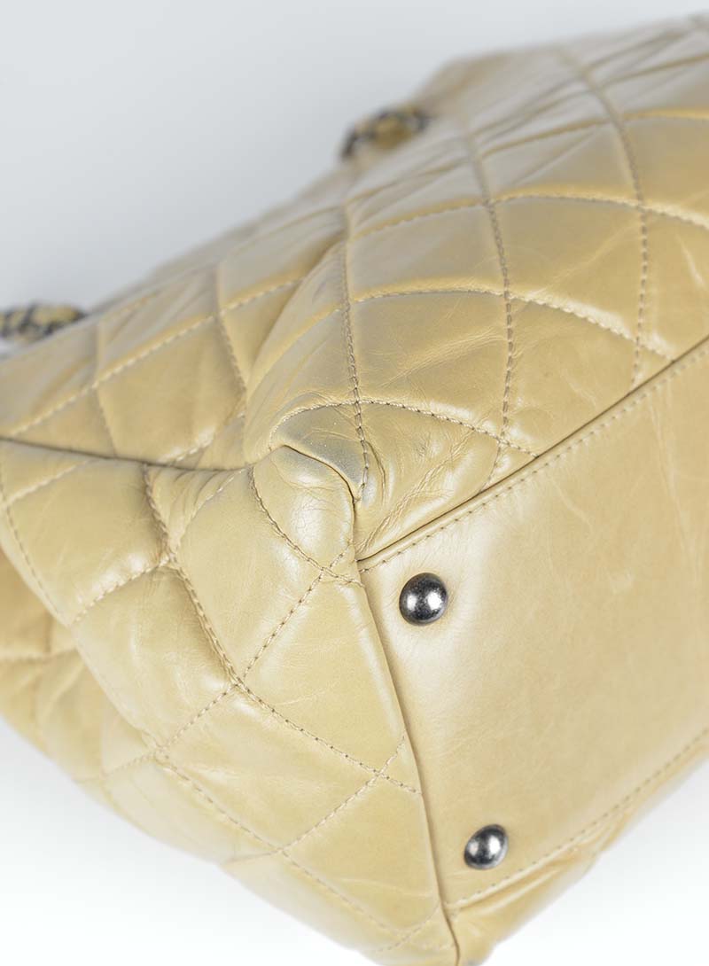 Chanel Shopper in beige Matelassé leather