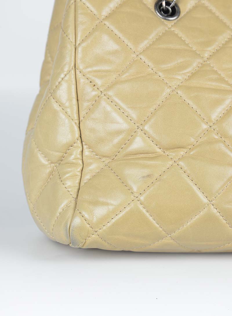Chanel Shopper in beige Matelassé leather