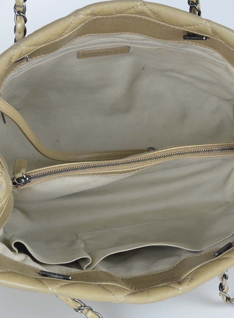 Chanel Shopper in beige Matelassé leather
