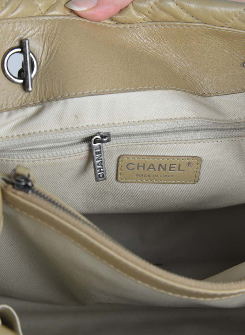 Chanel Shopper in beige Matelassé leather