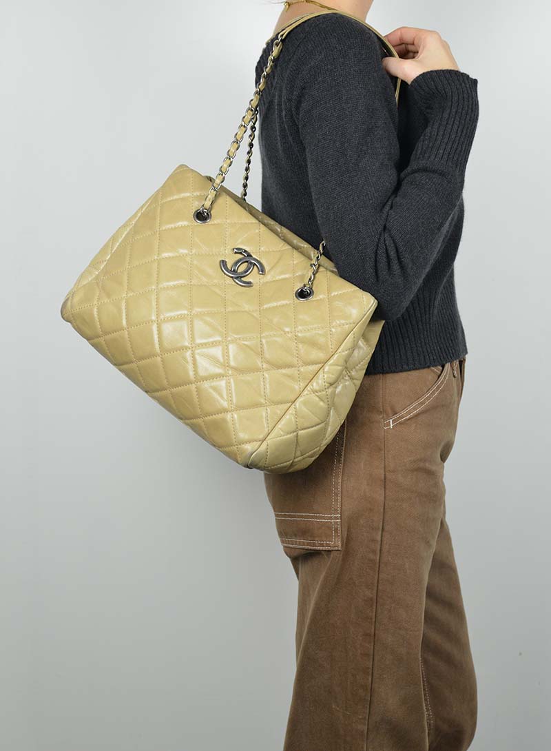 Chanel Shopper in beige Matelassé leather