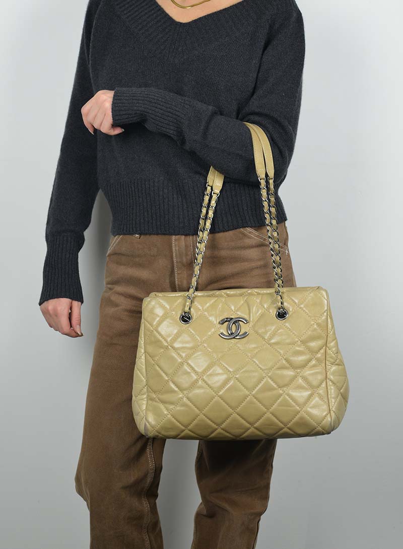Chanel Shopper in beige Matelassé leather