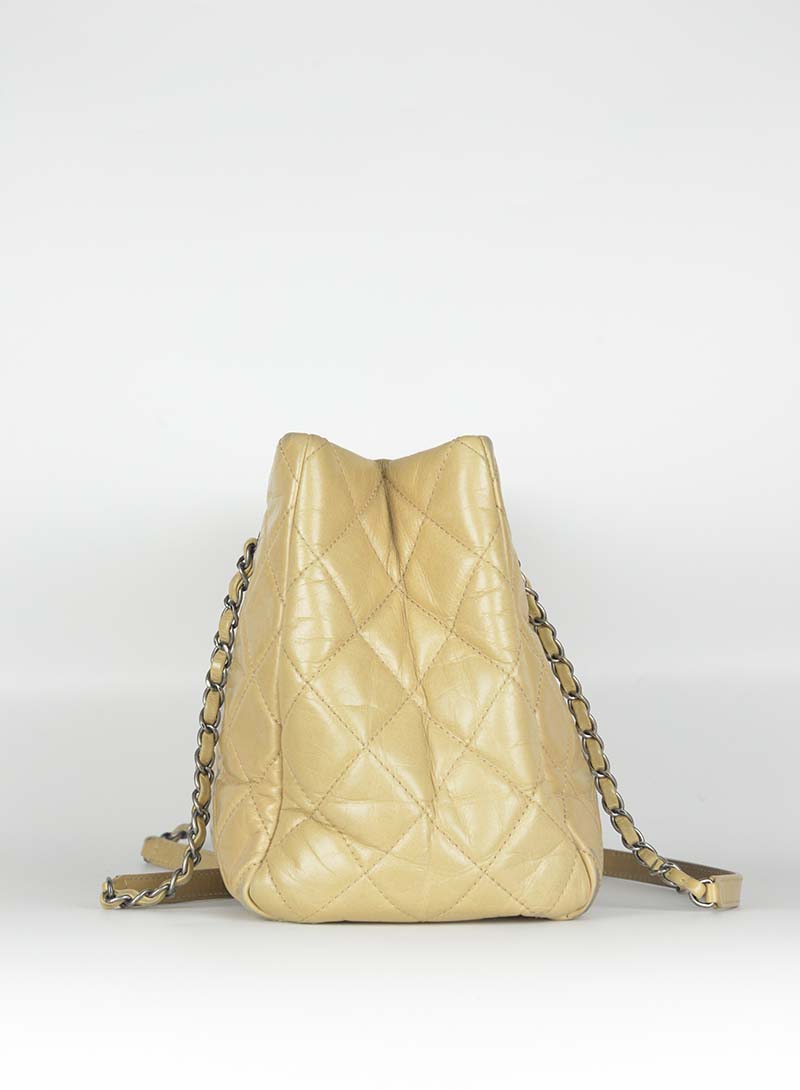 Chanel Shopper in beige Matelassé leather
