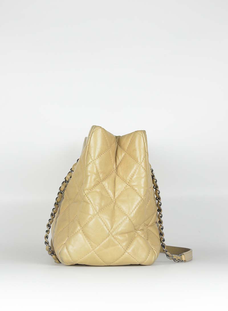 Chanel Shopper in beige Matelassé leather
