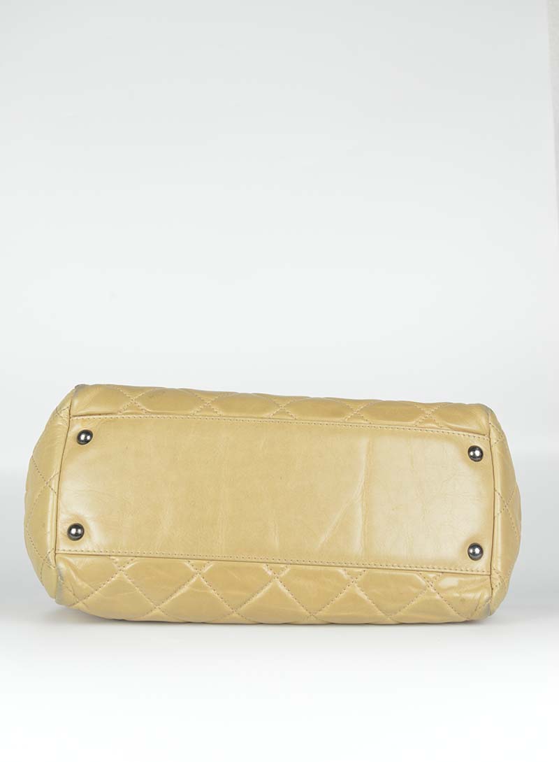 Chanel Shopper in beige Matelassé leather