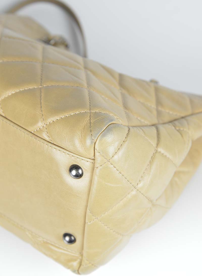Chanel Shopper in beige Matelassé leather