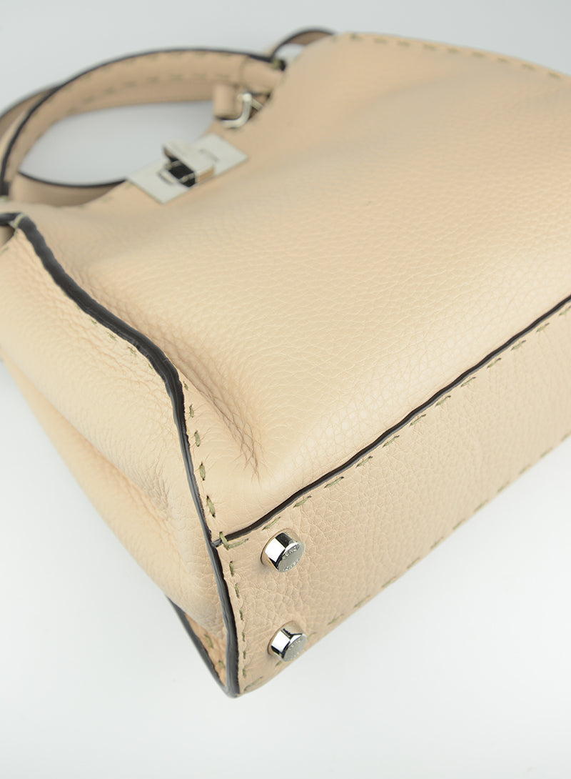 Fendi Selleria Peekaboo Iseeu in pelle rosa cipria