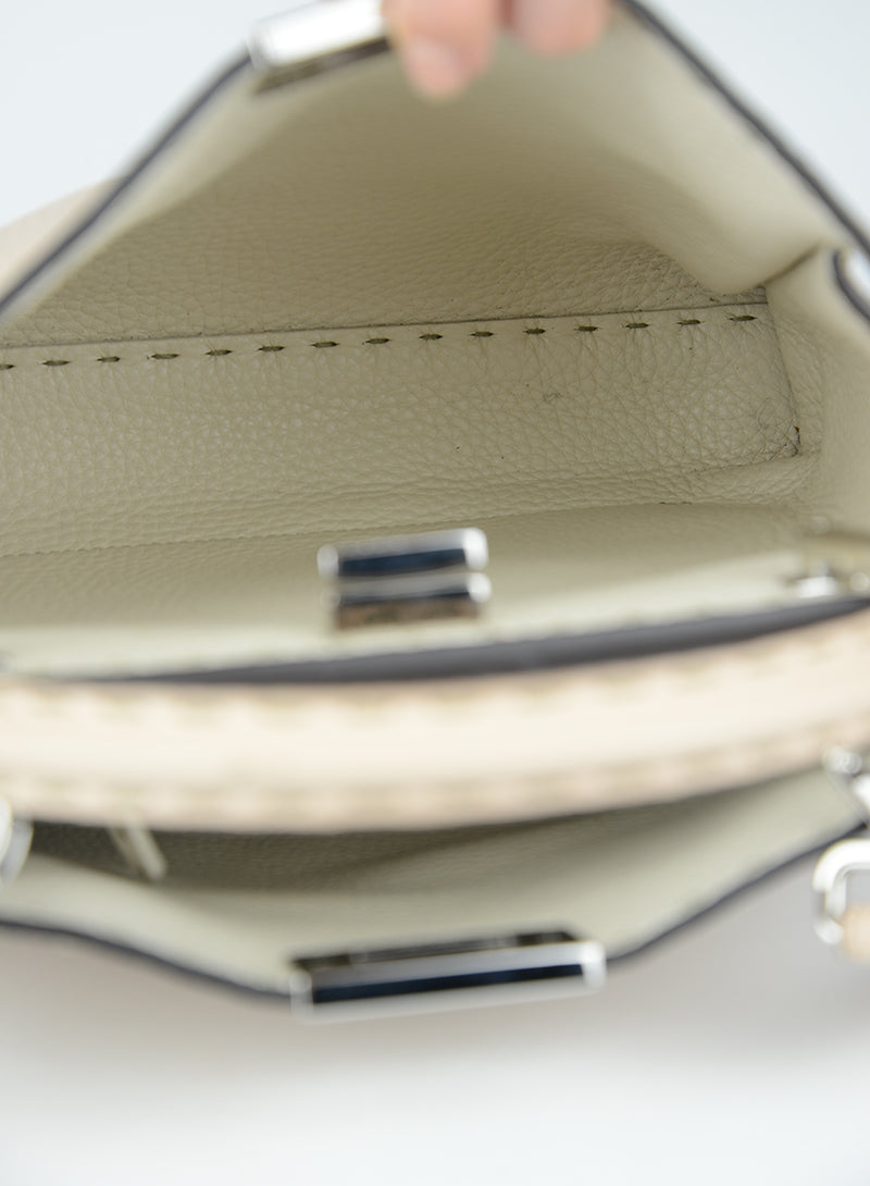Fendi Selleria Peekaboo Iseeu in pelle rosa cipria