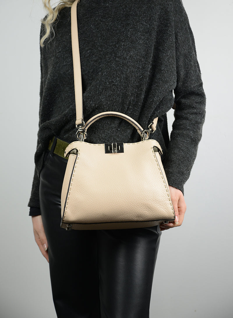 Fendi Selleria Peekaboo Iseeu in pelle rosa cipria