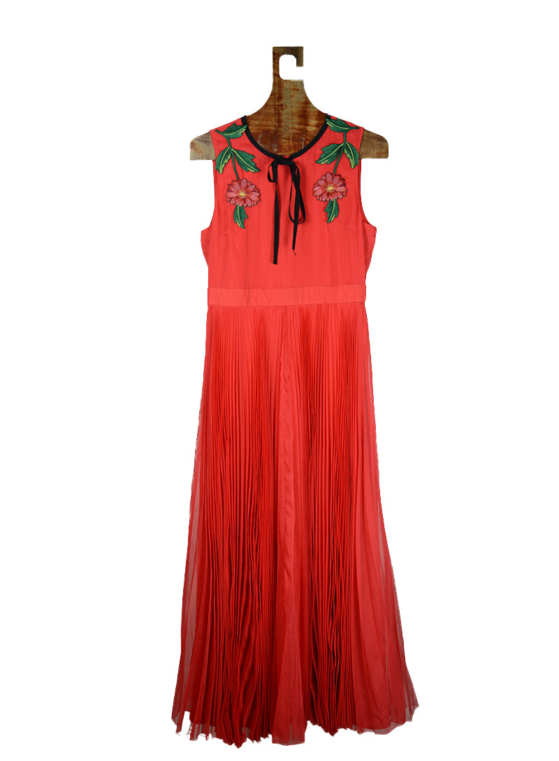 Gucci Long red dress with flower embroidery - Size. 40 lesleyluxuryvintage Gucci Long red dress with flower embroidery - Size. 40 lesleyluxuryvintage
