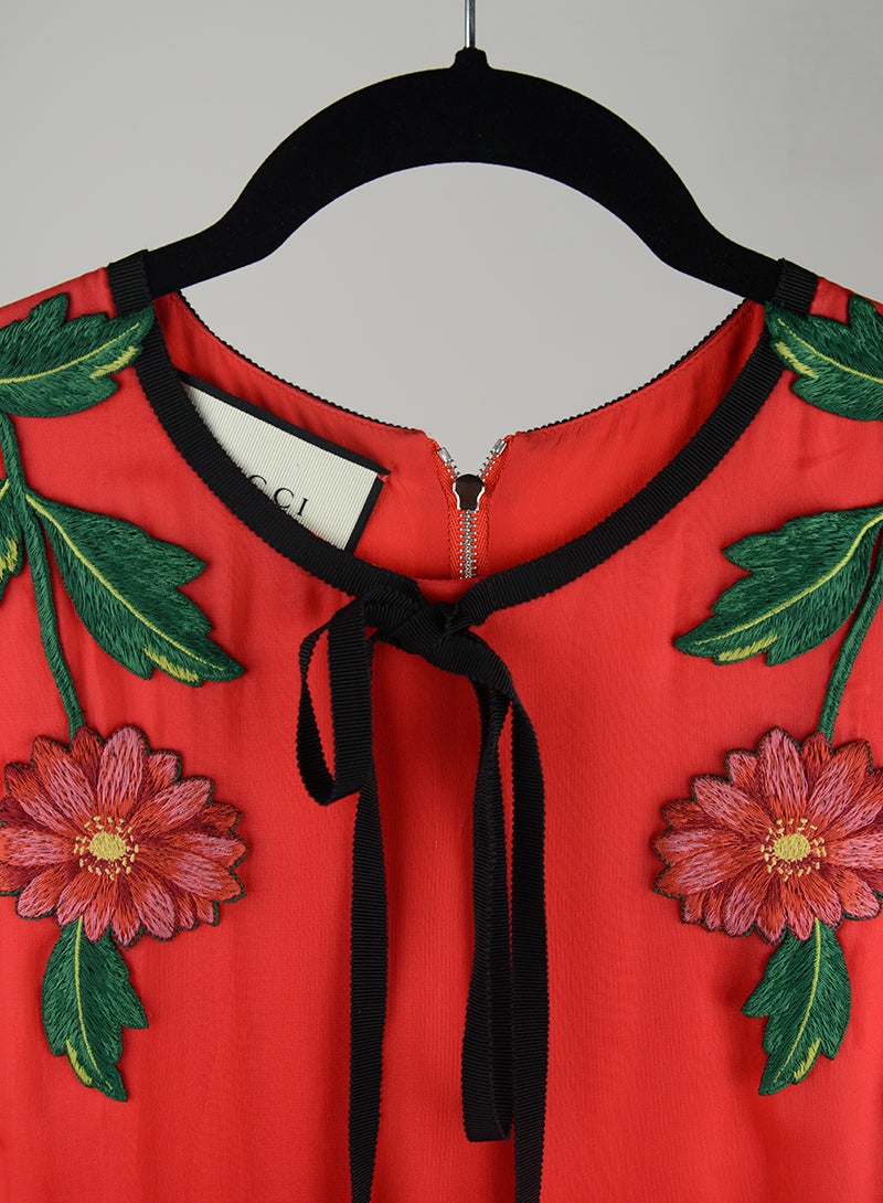 Gucci Abito lungo rosso con ricamo fiori - Tg. 40
