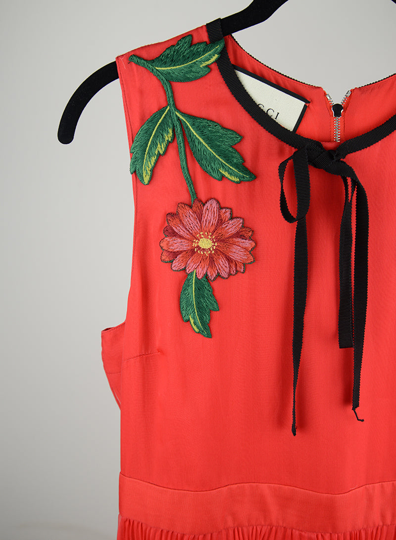 Gucci Abito lungo rosso con ricamo fiori - Tg. 40