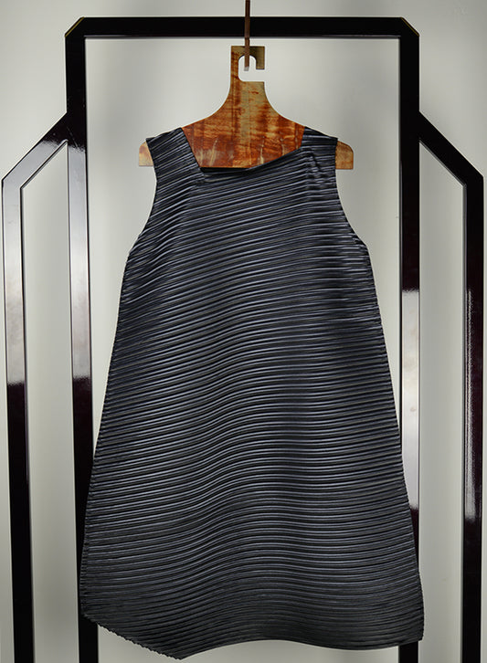 Issey Miyake Pleats Please Black pleated dress - Size. 46