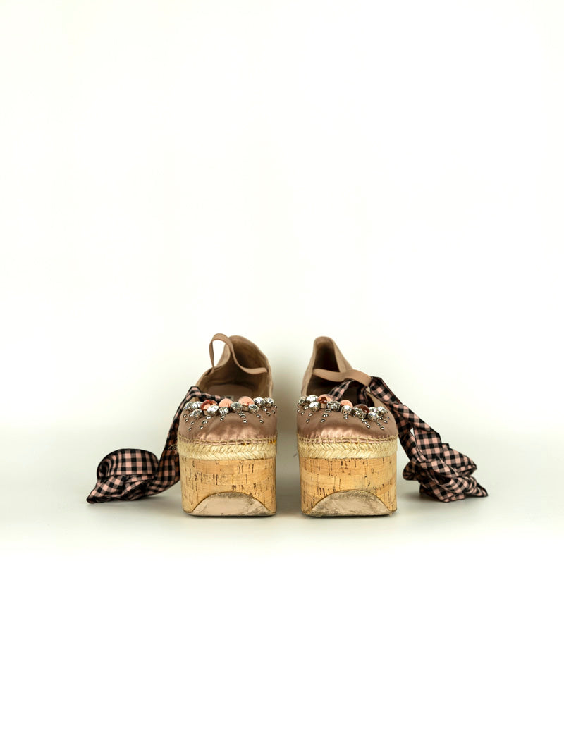 Miu Miu Scarpe con zeppa in raso rosa - N. 39