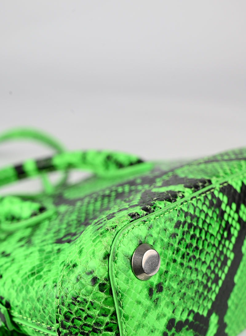 Balenciaga Borsa Ville XXS in pelle verde fluo