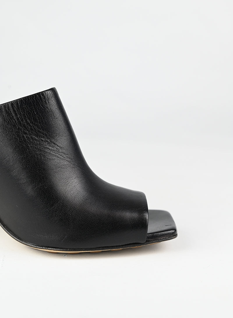 Bottega Veneta Sandali Sabot Knot in pelle nera - N. 39