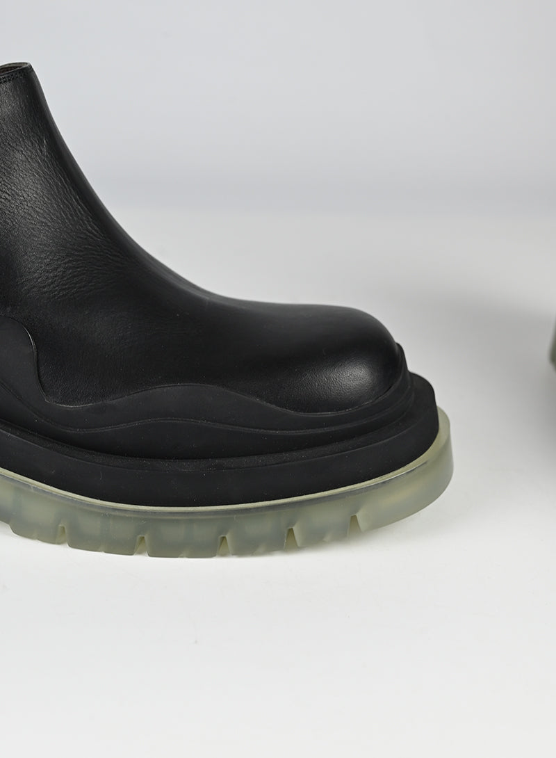 Bottega Veneta Stivaletti Tire in pelle nera - N. 39
