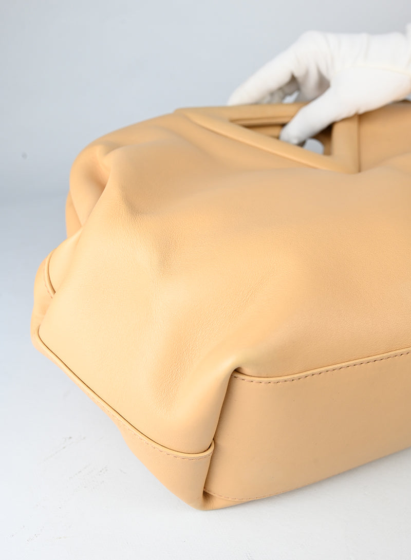 Bottega Veneta Maxi pouch in pelle beige