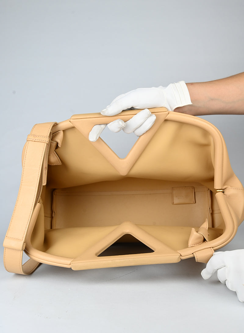 Bottega Veneta Maxi pouch in pelle beige