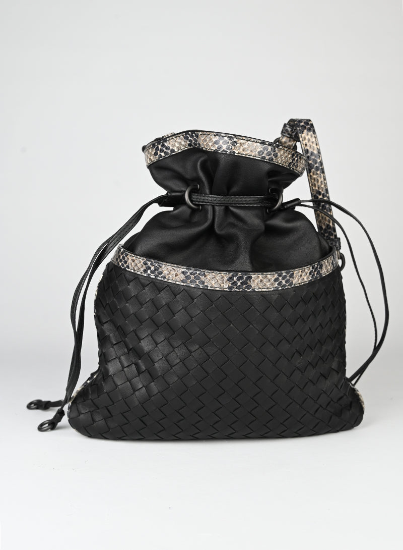 Bottega Veneta Borsa a sacchetto in pelle intrecciata nera