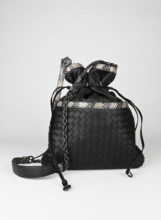 Bottega Veneta Borsa a sacchetto in pelle intrecciata nera