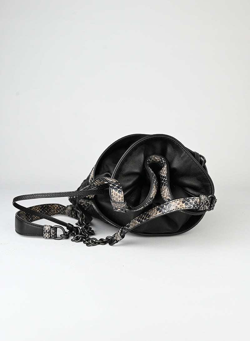 Bottega Veneta Borsa a sacchetto in pelle intrecciata nera