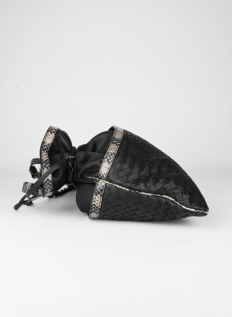 Bottega Veneta Borsa a sacchetto in pelle intrecciata nera