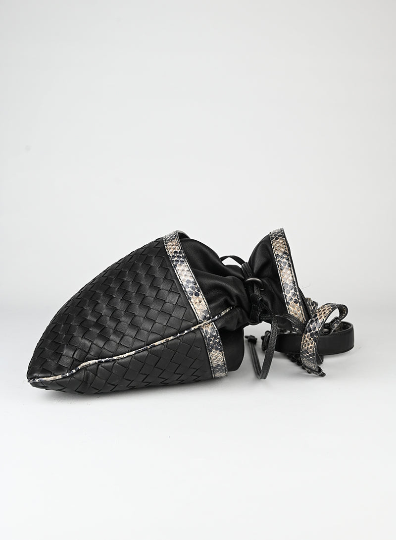 Bottega Veneta Borsa a sacchetto in pelle intrecciata nera
