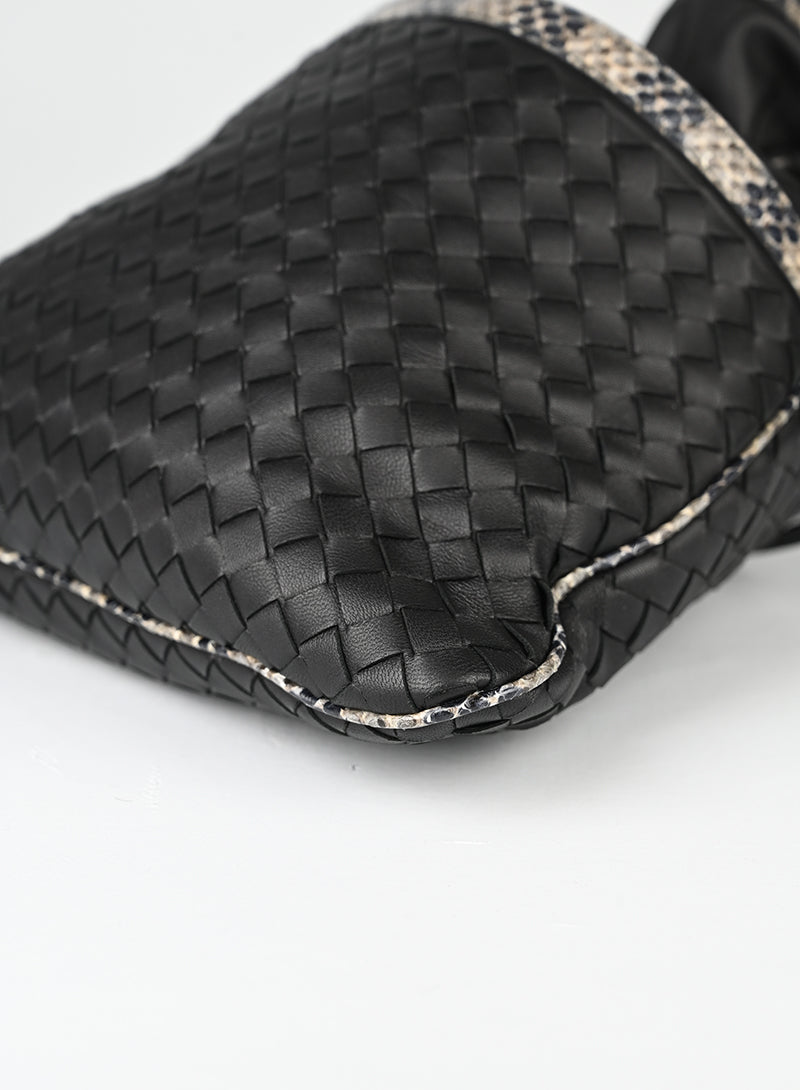 Bottega Veneta Borsa a sacchetto in pelle intrecciata nera