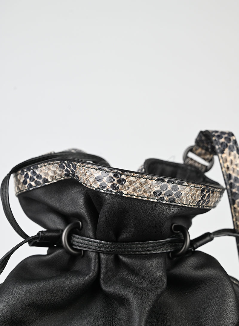 Bottega Veneta Borsa a sacchetto in pelle intrecciata nera