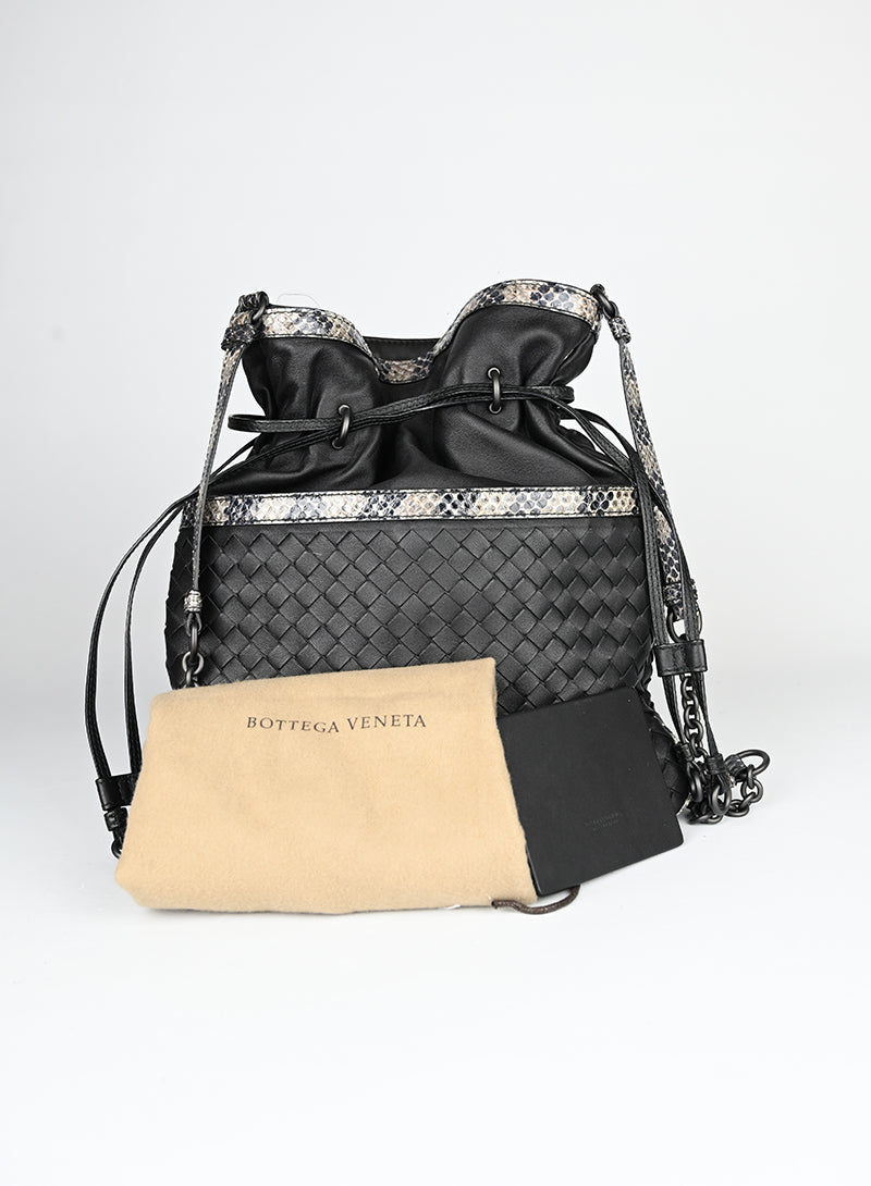 Bottega Veneta Borsa a sacchetto in pelle intrecciata nera