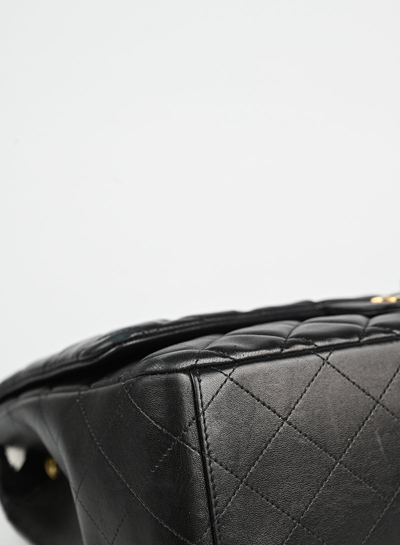 Chanel Borsa Timeless Jumbo in pelle nera