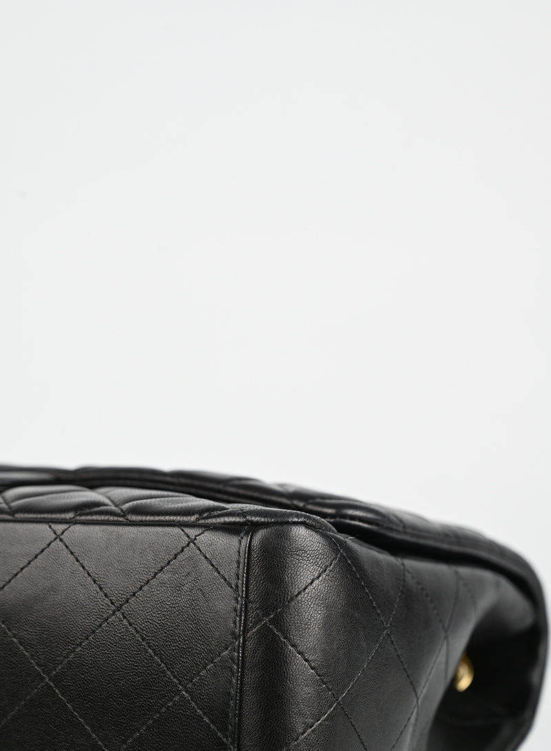 Chanel Borsa Timeless Jumbo in pelle nera