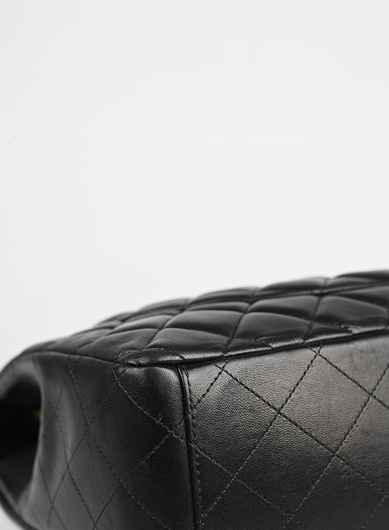 Chanel Borsa Timeless Jumbo in pelle nera