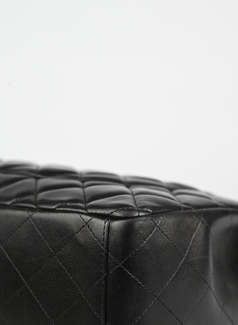 Chanel Borsa Timeless Jumbo in pelle nera