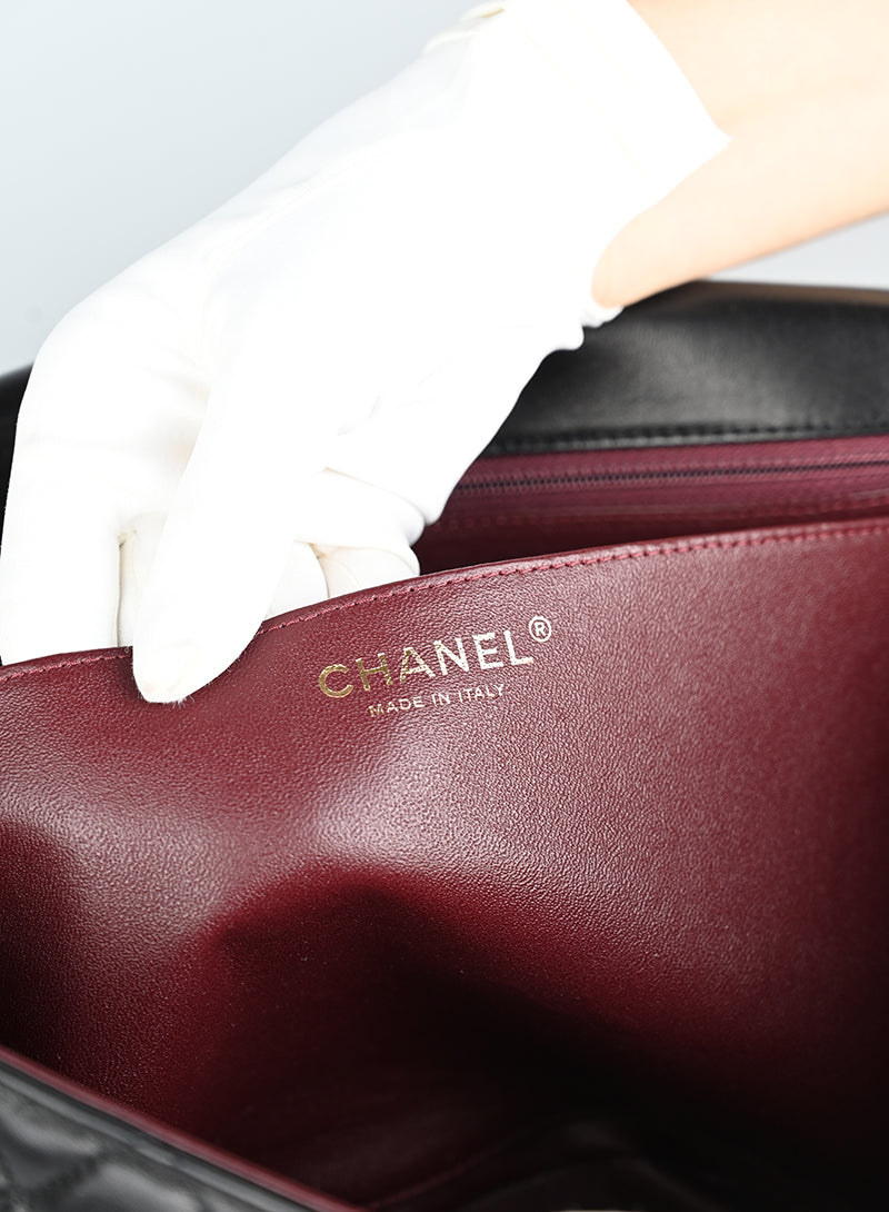 Chanel Borsa Timeless Jumbo in pelle nera