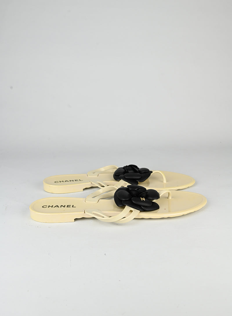 Chanel Sandali avorio con camelia nera - N. 41