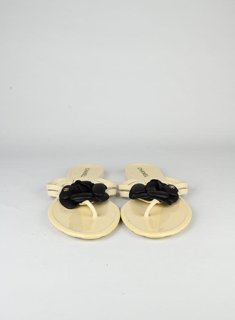 Chanel Sandali avorio con camelia nera - N. 41