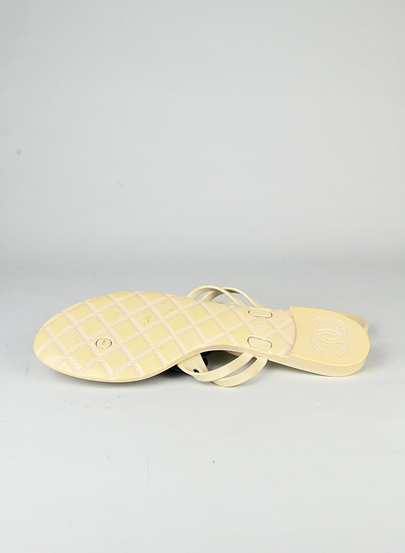 Chanel Sandali avorio con camelia nera - N. 41
