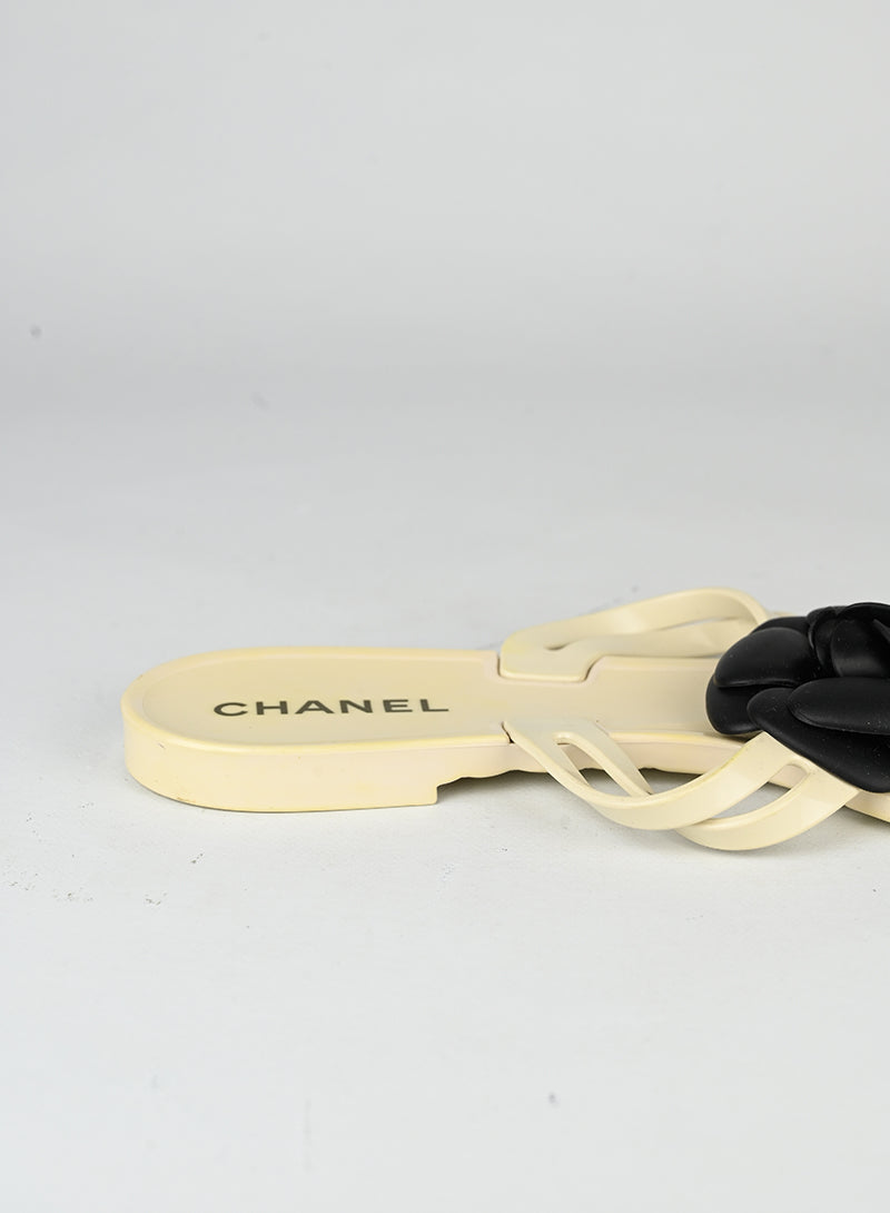 Chanel Sandali avorio con camelia nera - N. 41
