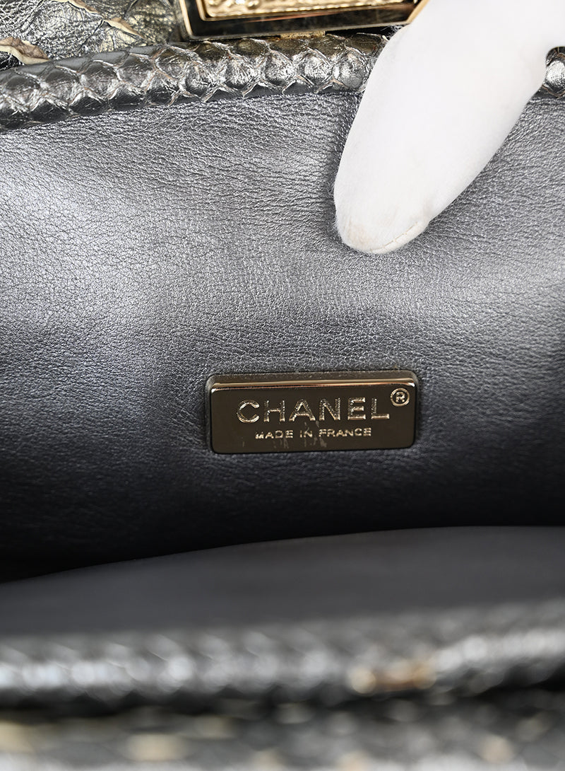 Chanel Pochette in pelle pitone argento