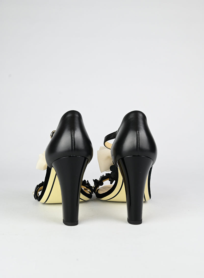 Chanel Sandali neri con applicazioni - N. 36 ½